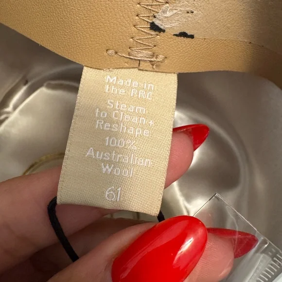 Stylish White Hat with Modern Design and Comfortable Fit - Picture 6 of 8